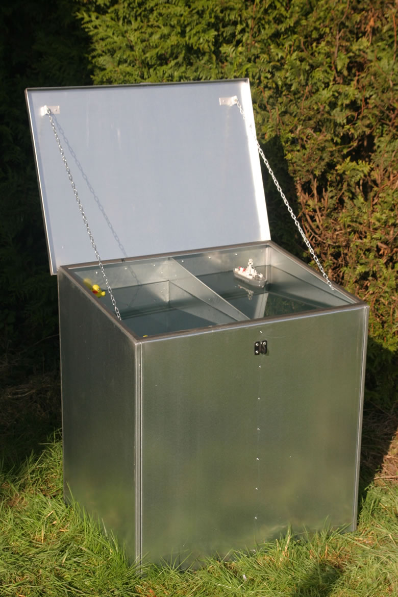Outdoor Use, Double Compartment Feed Bin